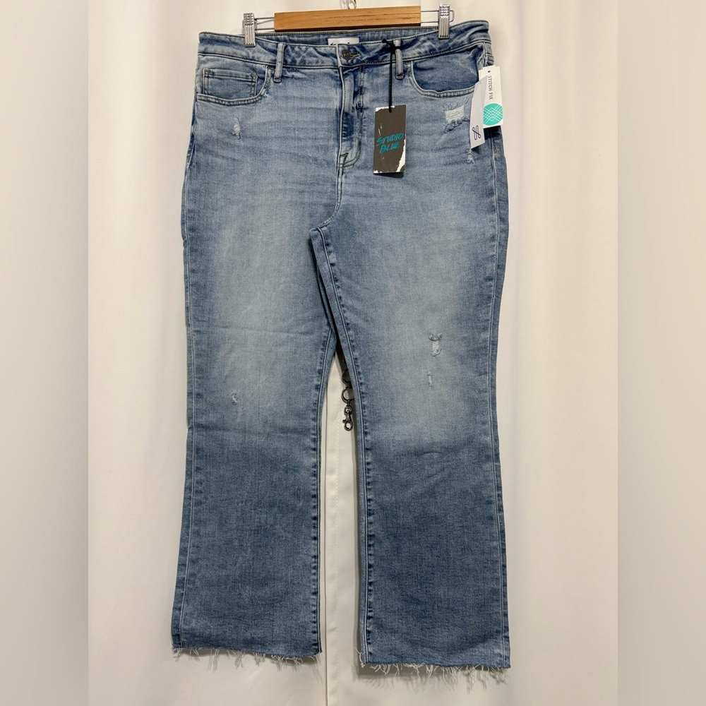 Studio Blue Women’s Emma High‎ Rise Cropped Light Blue Jeans Size: 14